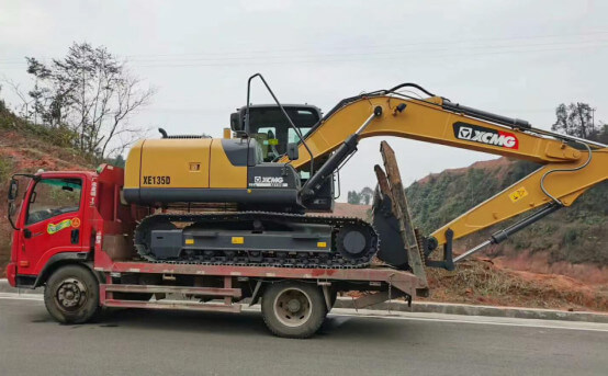 挖掘機運輸車