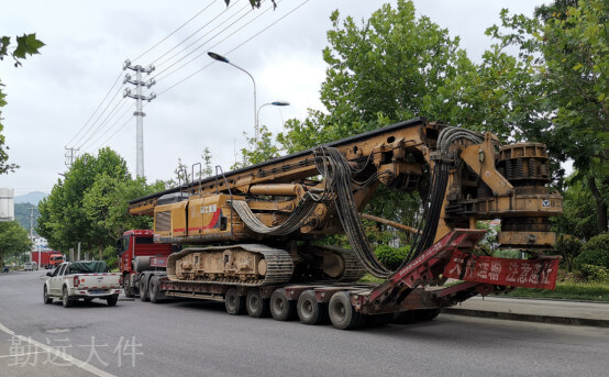 挖掘機運輸（shū）車