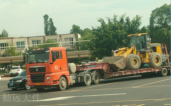 挖掘機運輸車