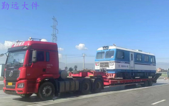 挖掘機運輸車