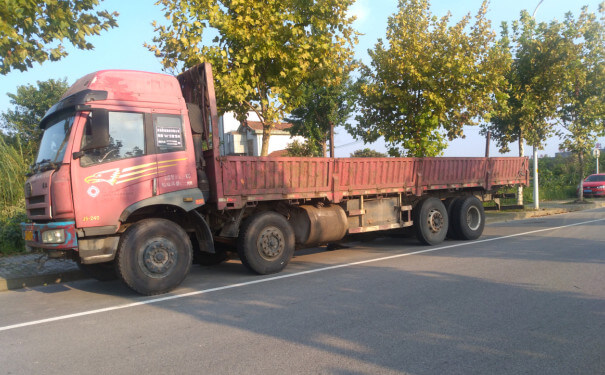 水（shuǐ）富物流公司（sī）運輸車