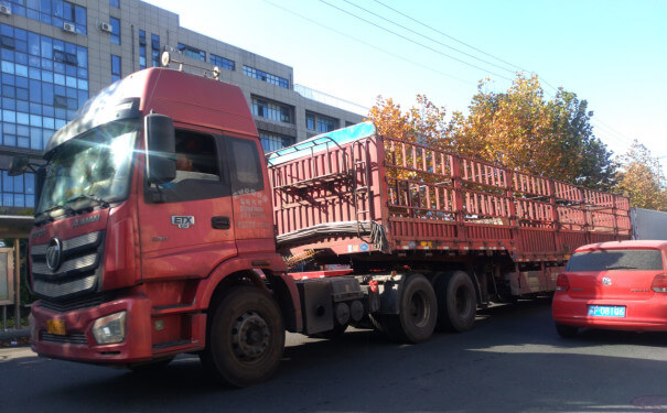 稱（chēng）多物流公司運輸車