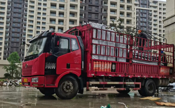 葉城物流公司運輸車