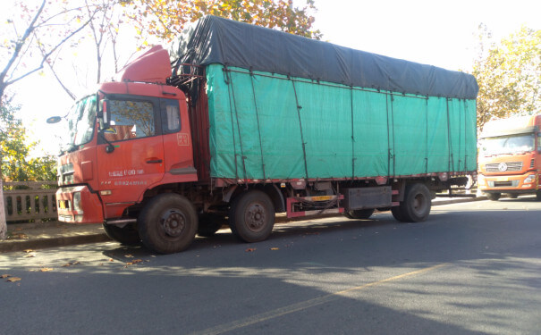 精河物流公（gōng）司運輸車