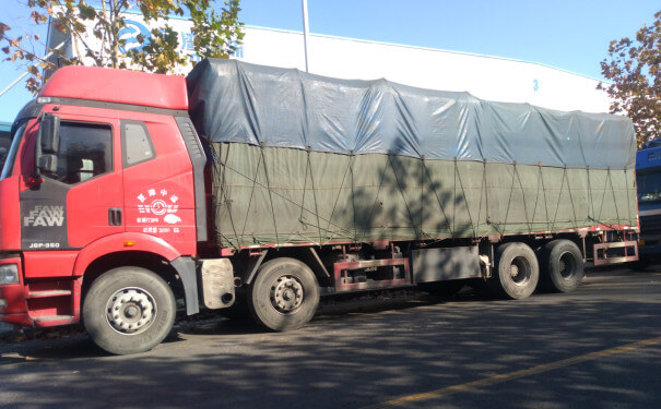 江孜物流公司運輸車