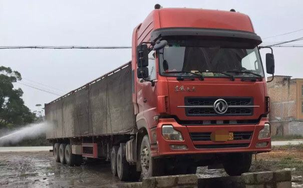 穆棱物流公司運輸車