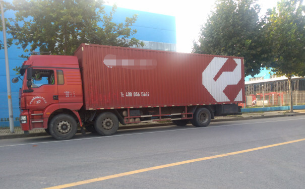 訥河物流（liú）公司運輸車